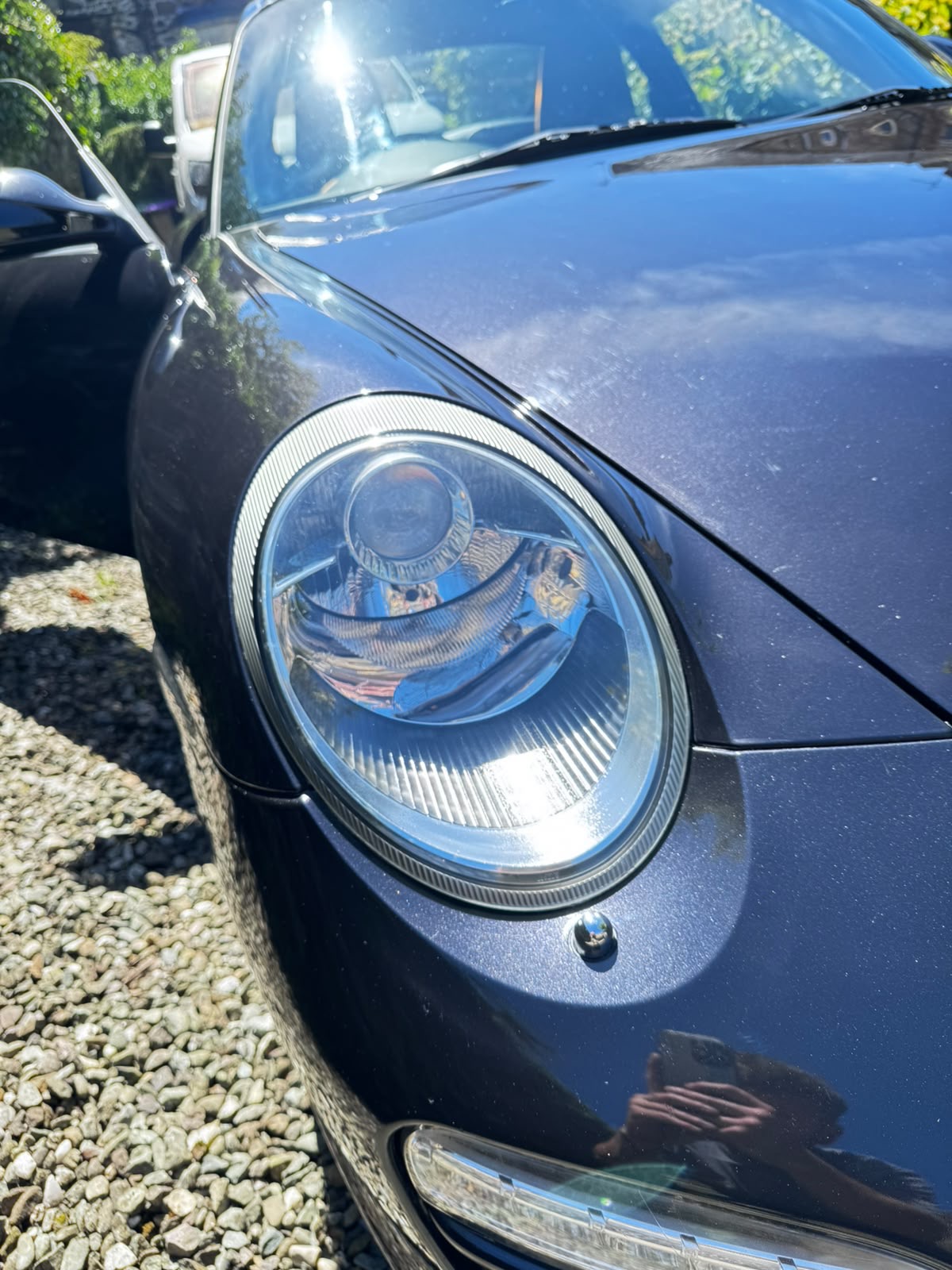 Crystal-clear Porsche 911 headlight after restoration by Rinse Revive